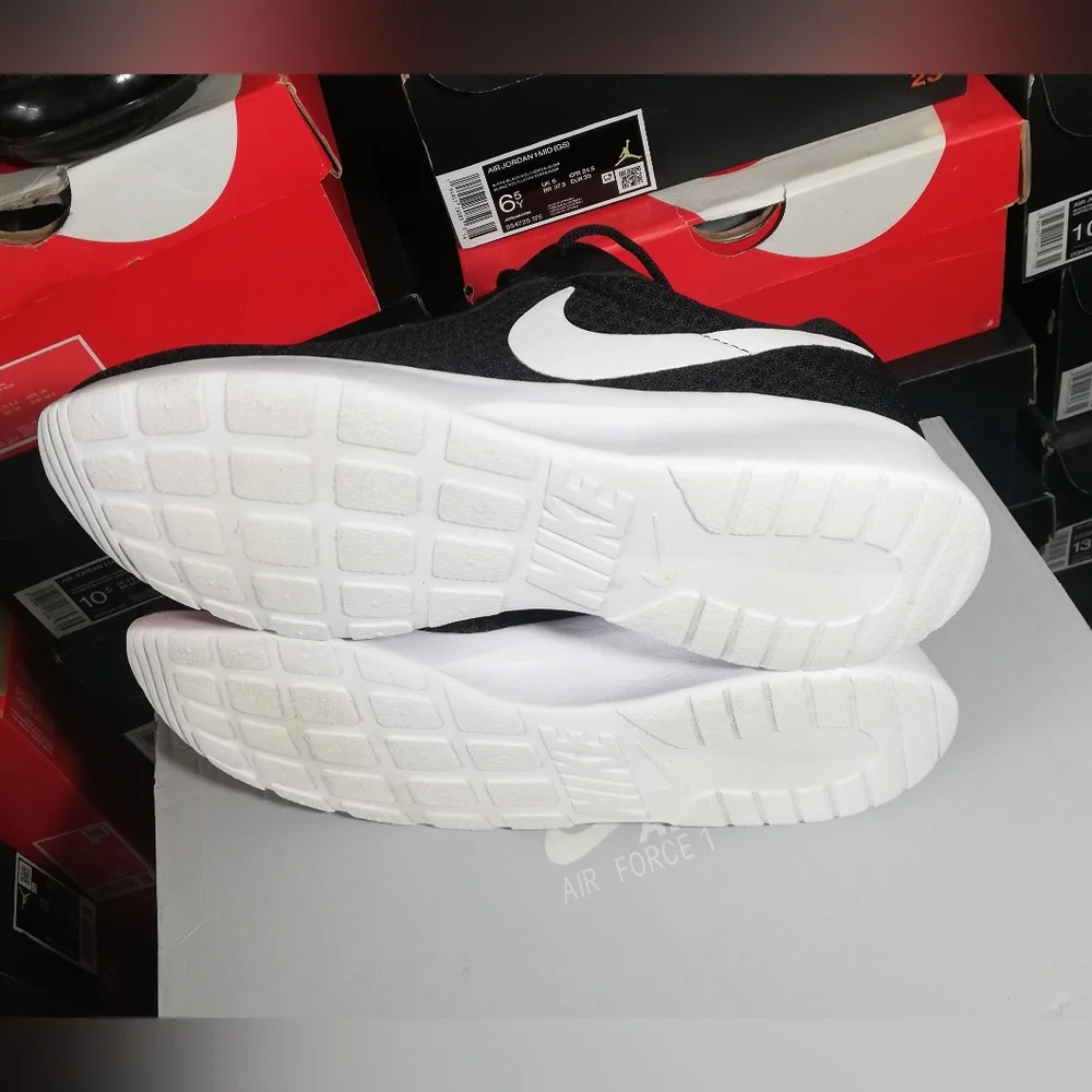NIKE TANJUN BLACK/WHITE WOMEN'S US SIZE 10 LIKE NEW - Picture 11 of 11